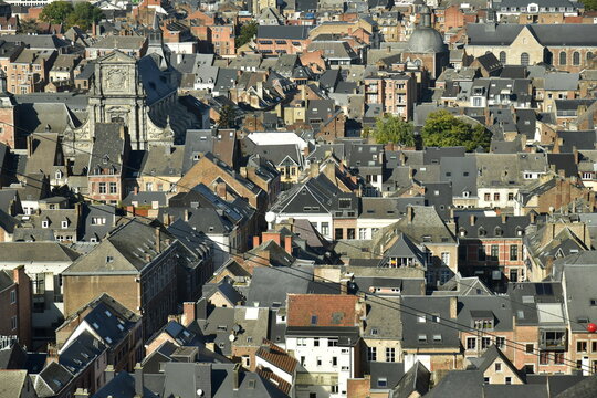 Disposition archa&iuml;que de b&acirc;timents anciens et historiques du centre ville de Namur 