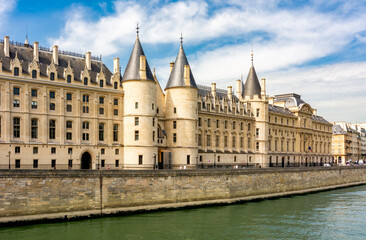 Fototapeta na wymiar Conciergerie palace along Seine river in Paris, France