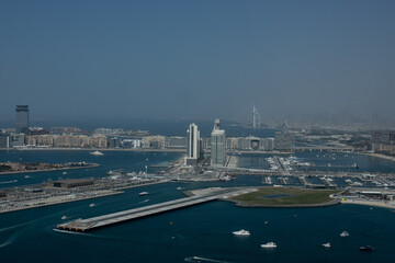Dubaï paysage entre désert et Capital.