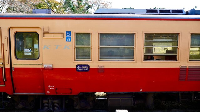 小湊鉄道月崎駅に停車する車両