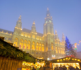 Obraz premium Christkindlmarkt vor dem Rathaus, 1. Bezirk, Wien, Österreich