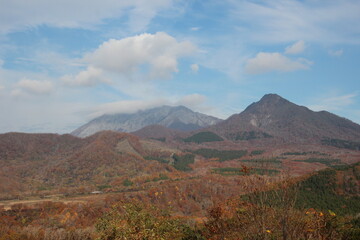 鳥取大山と紅葉（蒜山の鬼女台から）