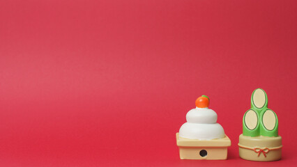 日本のお正月イメージ｜鏡餅・門松　赤背景