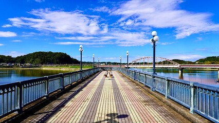 Fototapeta na wymiar 千葉県市原市の高滝湖の桟橋