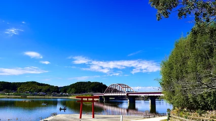 Foto auf Acrylglas 千葉県市原市の高滝湖の鳥居と加茂橋 © 隼人 増田
