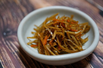 キンピラゴボウ　家庭料理