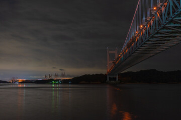 日本の岡山県倉敷市の瀬戸大橋の美しい夜景