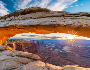 Mesa Arch panorama at sunrise, Canyonlands National Park, Utah, USA