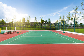 Background of empty tennis court - obrazy, fototapety, plakaty