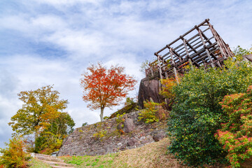 秋の苗木城跡の天守展望台（岐阜県中津川市）