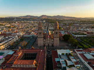 FOTO AEREA DE LA CATEDRAL DE MORELIA POR LA TARDE