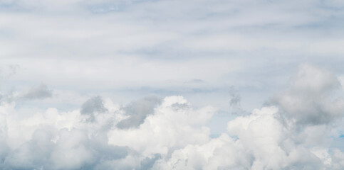 Obraz premium Looking at the clouds and sky on the plane