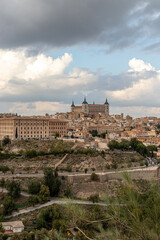 Fototapeta na wymiar Ciudad y alcázar de Toledo, España
