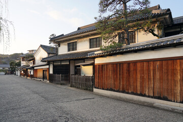 春の朝、静かな倉敷美観地区の町並み（岡山県倉敷市）