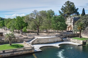 centre ville de Nîmes, jardin de la fontaine, maison carrée et arènes