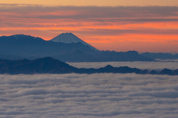 雲海と富士山
