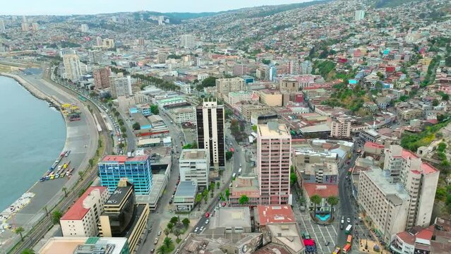 Vista aérea da cidade Valparaíso no Chile durante primavera de 2023. 