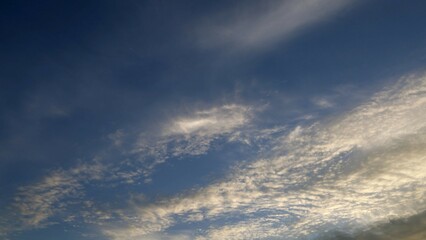 Obraz premium Blue sky with clouds and an airplane 