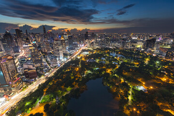 Fototapeta na wymiar Bangkok's downtown financial district and city skyline