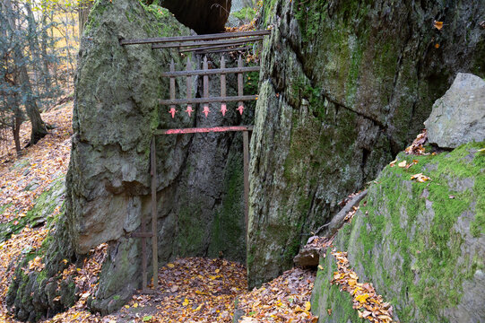 Historische Grotte im Schwarzatal, Th&uuml;ringer Schiefergebirge bei Bad Blankenburg, 