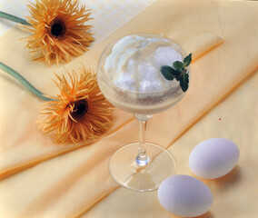 Cocktail glass with cream