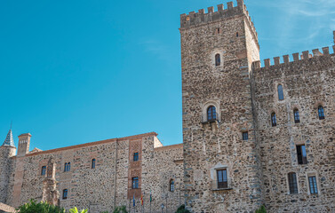 Vista del ala oeste del real monasterio de Guadalupe del siglo XIV, Espa&ntilde;a