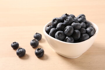 bowl of blueberries