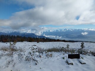 Randonnée le 11/11/2023 dans le Vercors avec les premières neiges, sur le plateau de la Molière,...