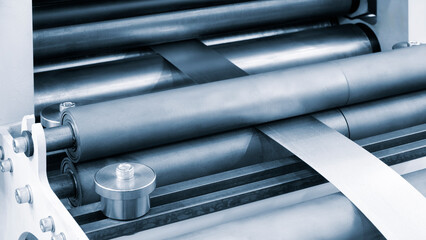 Roller feed unit of continuously high speed metal sheet strip shape beam roll forming machine for...