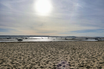 Obraz premium Evening on the shoreline at Cap Ferret looking across the Arcachon Bay towards the shoreline of Arcachon, France 