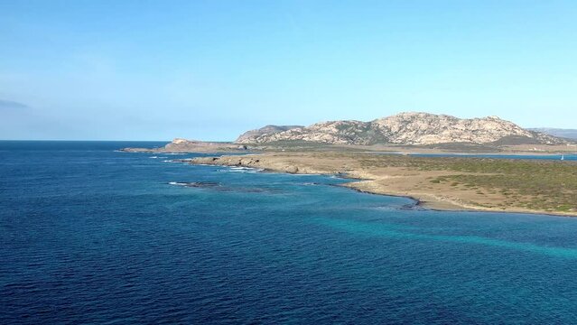 plage de la Pelosa dans le nord de la Sardaigne (Italie)