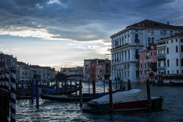 Fototapeta na wymiar Beautiful view of the famous gondolas in Venice at twilight