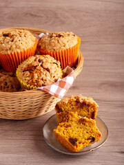 Spicy streusel topping pumpkin cakes