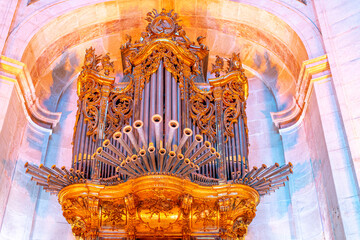 Obraz premium organ with details of the pipes inside the national pantheon, church of santa engracia, colored lighting. Lisbon