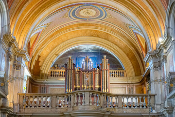 musical organ at the upper rear of the interior of the church of Santo António e Lisboa