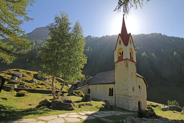 la chiesetta del Santo Spirito sopra Predoi in Valle Aurina (Bolzano)