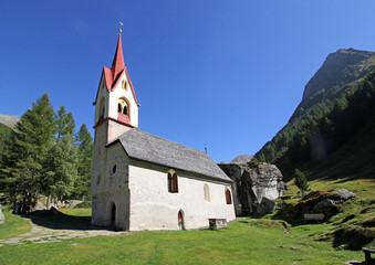 la chiesetta del Santo Spirito sopra Predoi in Valle Aurina (Bolzano)