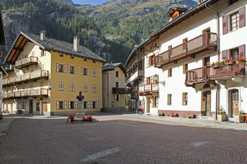 Fototapeta premium piazza Umberto Primo a Gressoney Saint-Jean; Val d'Aosta