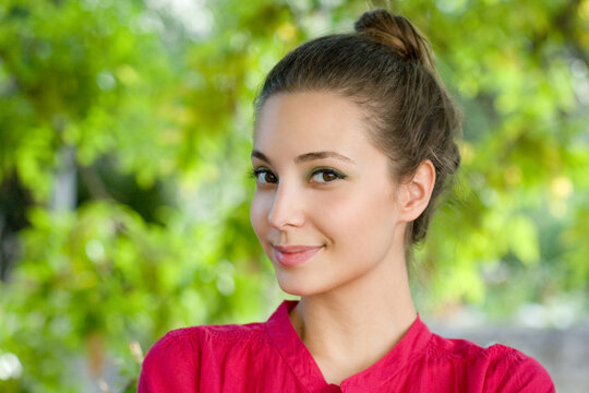 Beautiful friendly young brunette.