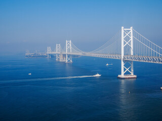 瀬戸大橋と青い空