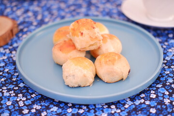 Bakpia, Bakpia Pathok is a typical Yogyakarta food made from a mixture of green beans, cheese and sugar, which is wrapped in flour, then baked.