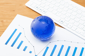 地球儀とグラフ