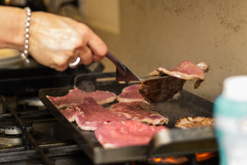 preparation of a tenderloin with rump steak with cheese, egg, bread, mayonnaise, ham and cheese