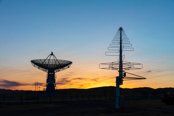 The observatory in the evening, the silhouette of the radio telescope