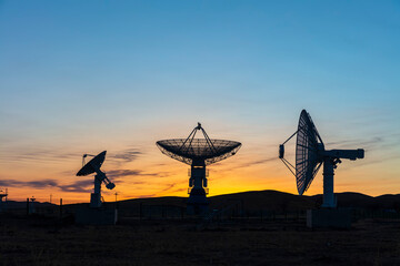 The observatory in the evening, the silhouette of the radio telescope