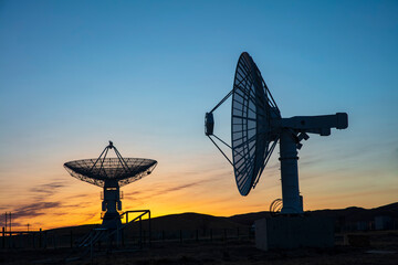 The observatory in the evening, the silhouette of the radio telescope