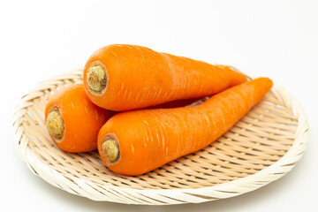 白背景にニンジン