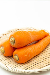 白背景にニンジン