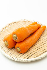 白背景にニンジン