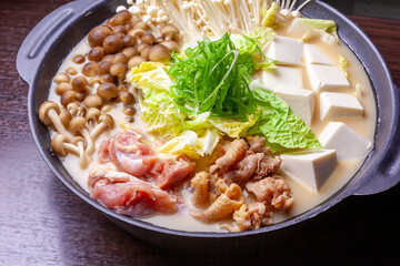 鶏肉の白湯（パイタン）鍋